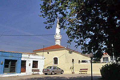 Griechenland Thrakien Dorf mit Minarett
