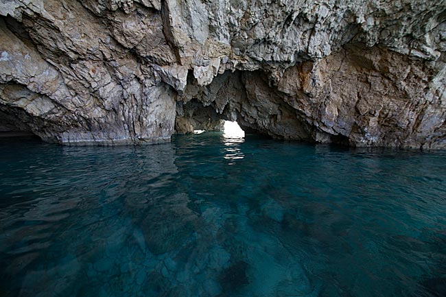 Zakynthos, Ionische Inseln, Griechenland - in einer Felshöhle