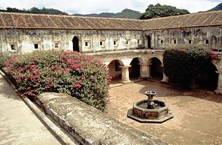 Guatemala Antigua Innenhof Kapuzinerinnen