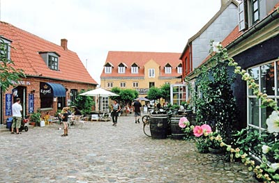 Dänemark - Mön - In Luffes Gård in Stege, einem alten Handelshof: Heute finden sich hier Geschäfte, Cafès und eine kleine Brauerei