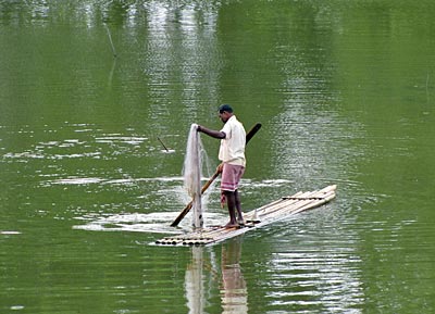Indien - Fischer auf dem Brahmaputra