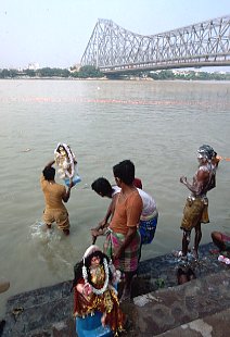 Indien / Kalkutta / Statuenversenkung