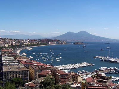 Mittelmeerkreuzfahrt - Blick auf die Bucht von Neapel