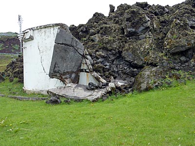 Westmännerinseln - unter Lava begrabenes Haus