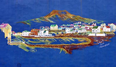 Westmännerinseln - Bild auf einer Wand im Hafen: Heimaey und Eldfell