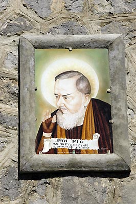 Italien - Amalfieküste - Padre Pio, omnipräsent