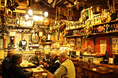 Italien - Emilia Romagna - Auch hier ist alles Verdi: Laden und Kneipe „Baratta“ in Busseto