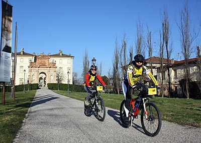 Italien - Emilia Romagna - Villa Pallavicino und Nationalmuseum Giuseppe Verdi mit den Bike Guides Devis und Katia Bottazzi