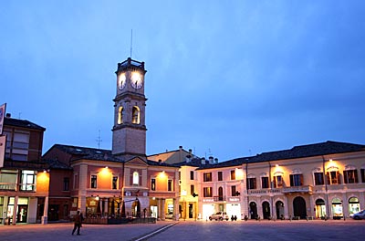 Italien - Romagna - Piazza in Forlimpopoli