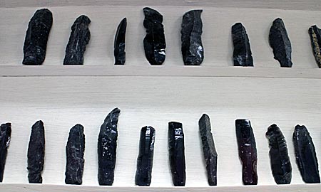 Italien - Liparische Inseln - Jungsteinzeitliche Messerklingen aus Obsidian im Archäologischen Museum