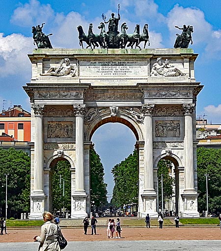 Italien - Blick vom Parco Sempione auf den Arce della Pace in Mailand