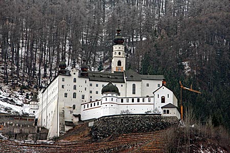 Italien - Vinschgau - Hoch über Mals, das Kloster Marienberg