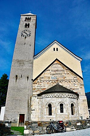 Italien - Vinschgau mit Rad - Pfarrkirche zum Hl. Johannes dem Täufer, Laas