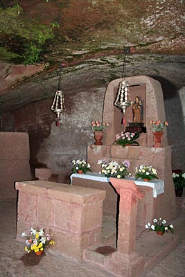 Kanarische Inseln - Gran Canaria - Felsenkirche „Virgen de la cuevita“ in Artenara – die Höhlenjungfrau gilt als Schutzpatronin der Radfahrer