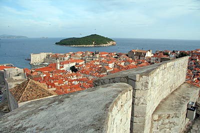 Kroatien - Blick auf das historische Stadtzentrum von Dubrovnik