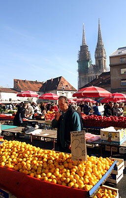 Kroatien Zagreb Markt und Kirche