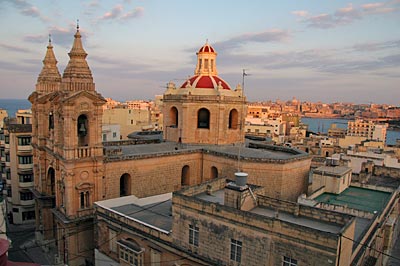 Malta - Blick über die Dächer der Hafenstadt Sliema gesehen vom Palace Hotel Sliema www.thepalacemalta.com