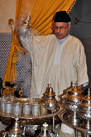 Tee-Zeremonie bei Hamid, Fès, Marokko