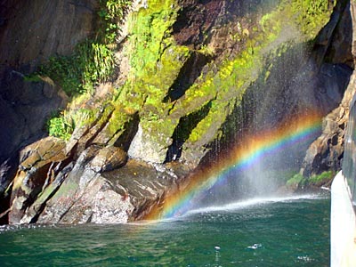 Neuseeland - Regenbogen an einem Wasserfall