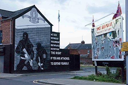 Nordirland - Wandbild in Ost-Belfast wirbt für die protestantische Ulster Volunteer Force UFV