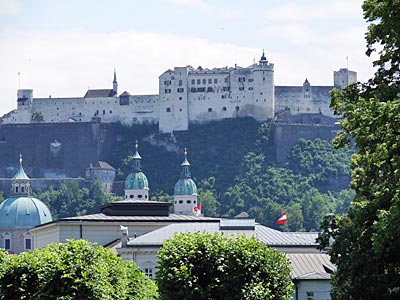 Österreich - Festung Hohensalzburg hoch über der Altstadt von Salzburg