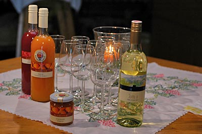 Österreich - Wachau - Köstlichkeiten der Wachau: Marille und Wein