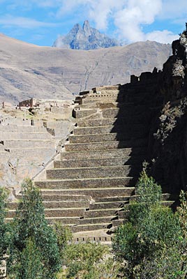 Peru - Tempelanlage von Ollantaytambo mit Blick auf Berg El Dedo