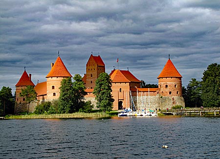 Litauen - Vilnius - gotische Inselburg Trakai im Galve-See