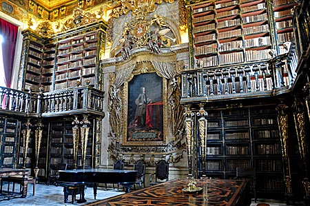 Biblioteca Joanina, die barocke Bibliothek der Universität, finanziert aus dem Gold aus Brasilien, Coimbra, Portugal