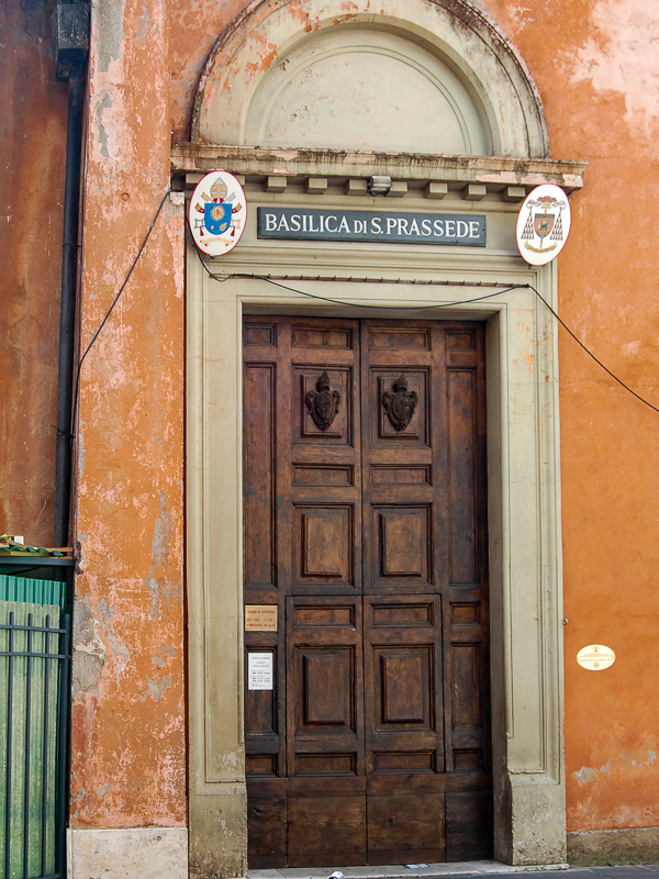 Bescheidenes Portal: Basilica di Santa Prassede