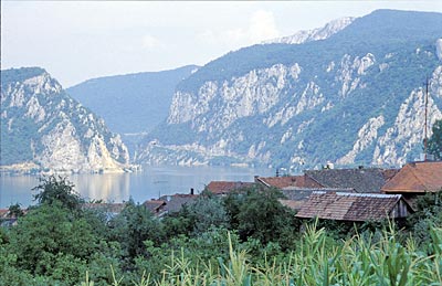 Rumänien Donau Felswände