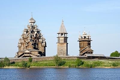 Russland - Kishi - Sommerkirche, Glockenturm und Winterkirche