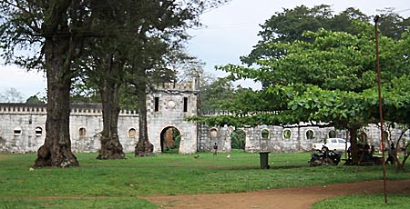 Portugiesische Kolonialarchitektur in der Roça Sundy