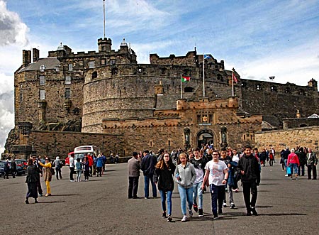 Schottland - Immer Betrieb – Schlossplatz in Edinburgh