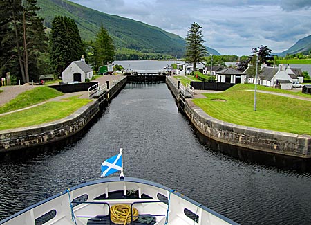 Schottland - Lord of the Glens vor der Laggan-Schleuse zwischen Loch Oich und Loch Lochy