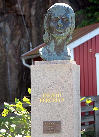 Schweden - Schärenkreuzfahrt Ingrid-Bergmann-Denkmal des Bildhauers Gudmar Olovson in Fjällbacka