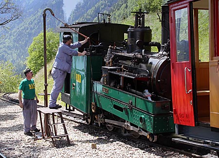 Schweiz - Berner Oberland - Nrienz Rothorn Bahn - der Wassertank wird befüllt