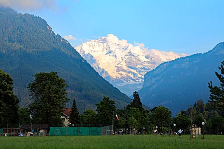 Schweiz - Blick Richtung Jungfraujoch von Interlaken aus