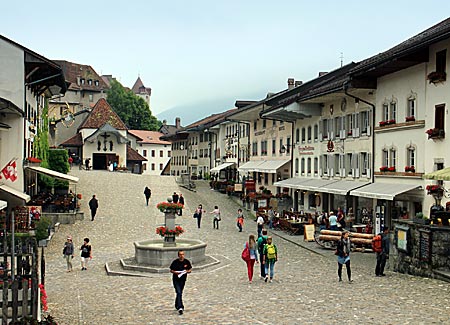 Schweiz - mittelalterliches Städtchen Greyerz