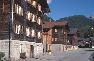Schweiz - Holzhäuser in Oberwald