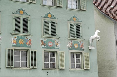 Schweiz - Zentralschweiz - Eine der vielen alten Fassaden in Willisau: Gasthof Rössli