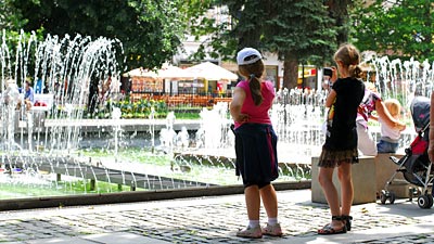 Die meistfotografierte Sehenswürdigkeit in Košice: Wasserspiele vor dem Staatstheater