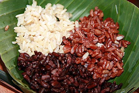 Thailand - Sukohthai - weißer, schwarzer und roter Reis