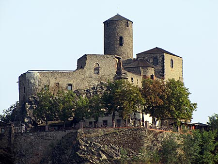 Tschechien - Burg Schreckenstein über dem Wehr Strekov