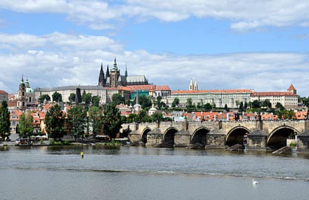 Karlsbrücke mit Hradschin-Burg, Prag, Tschechien