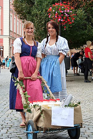 Tschechien - Südmähren - Frauen mit Burčák