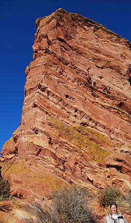 USA - Colorado - Boulder - Der rote Felsen weist den Weg zur legendären Openair-Bühne