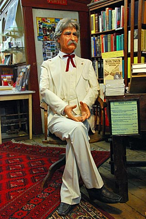 USA - Lebensgroße Nachbildung von Mark Twain in einem Bookshop, Virginia City