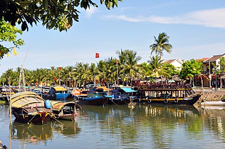 Vietnam - Hoi An - Boote auf dem Fluss Thu Bon in der Altstadt von Hoi An