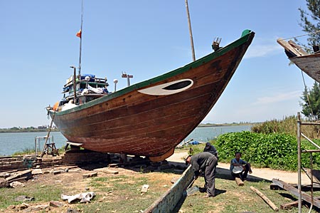 Vietnam - Hoi An - Schiffswerft am Fluss Thu Bon